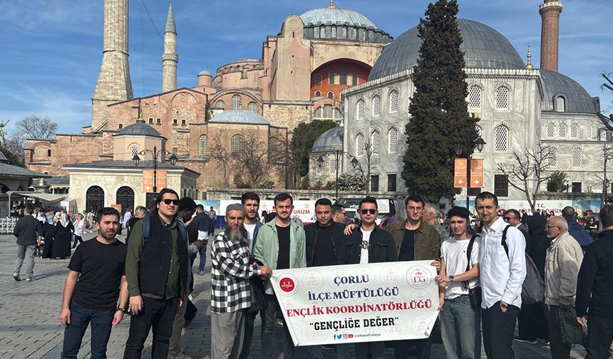 Gençler İstanbul'da tarihin izini sürdü