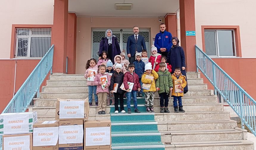 Çorum’da minikler "Ramazan İyilik Kolisi" hazırladı