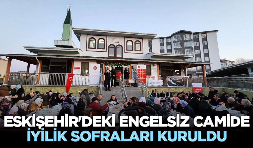 Eskişehir'deki engelsiz camide iyilik sofraları kuruldu