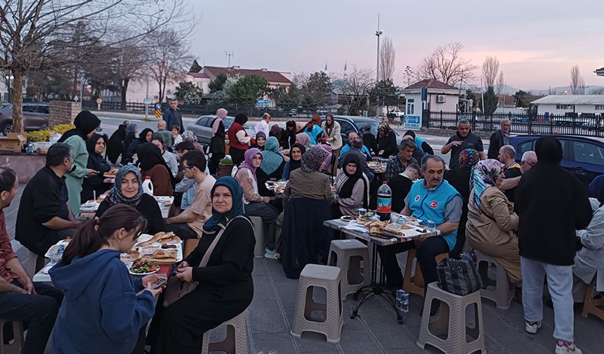 Sakarya'da işitme engelli bireyler iftar sevincini paylaştı