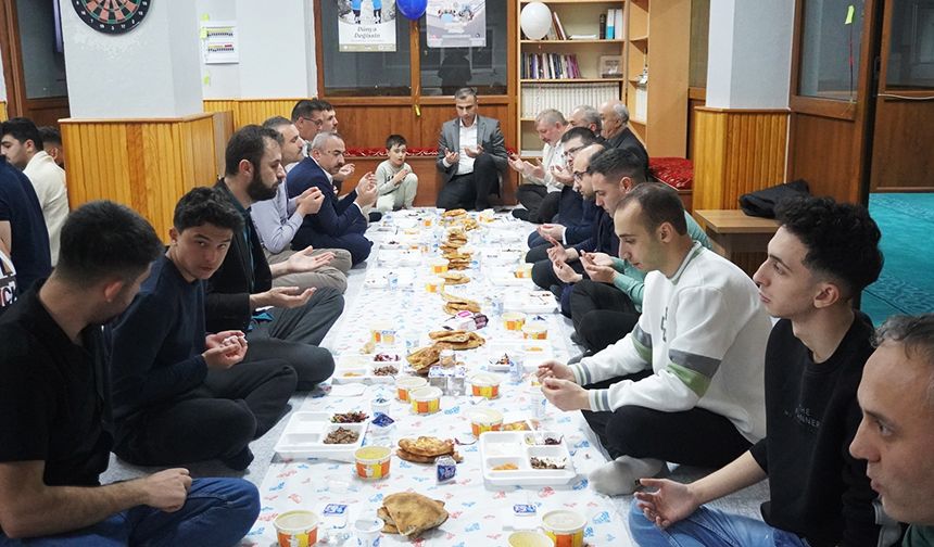 Kaymakam Duman, Diyanet gençlikle iftarda buluştu