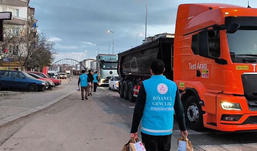 Şereflikoçhisar'da iftariyelik dağıtıldı