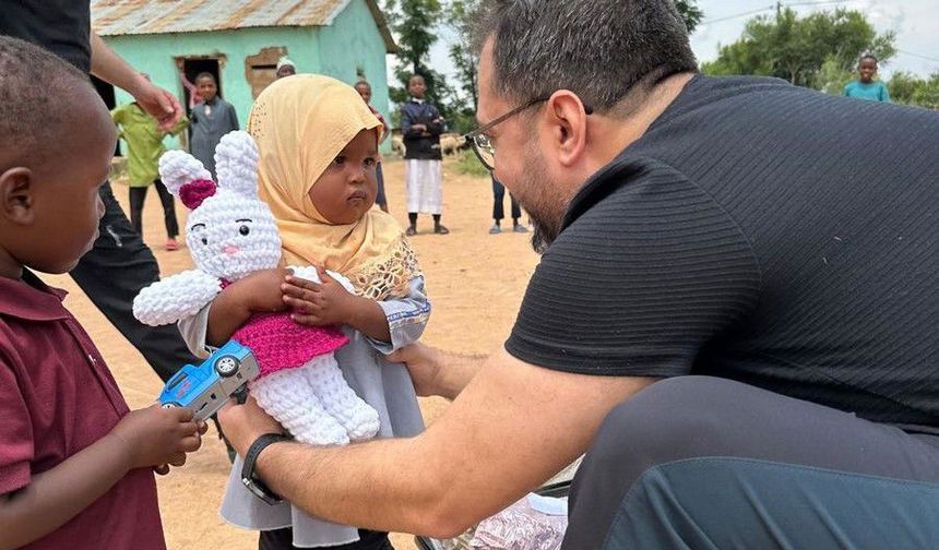 Ümraniyeli minikler oyuncaklarını Afrikalı kardeşlerine gönderdi