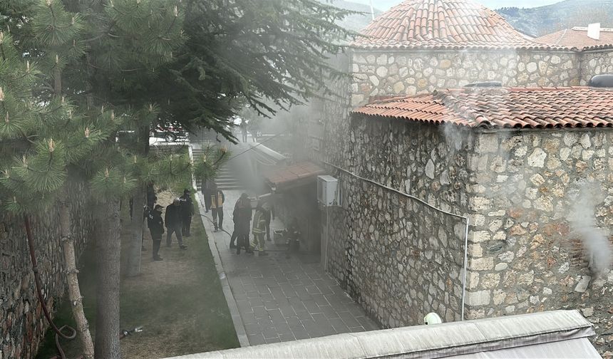 Tokat'ta tarihi camide çıkan yangın söndürüldü