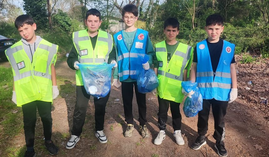 Çan'da cami gençleri iyilikle çevreyi güzelleştirdi