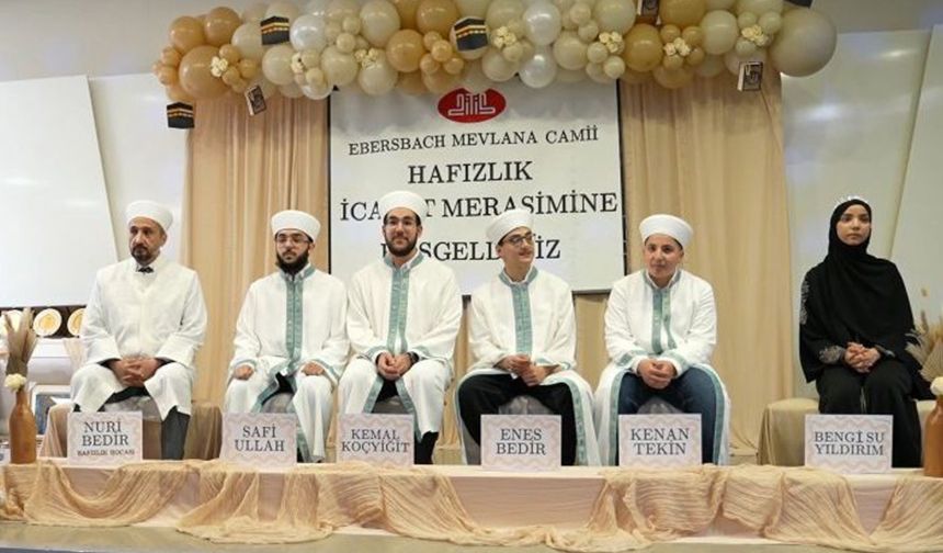 Ebersbach DİTİB Mevlana Camii'nde "Hafızlık İcazet Merasimi" düzenlendi