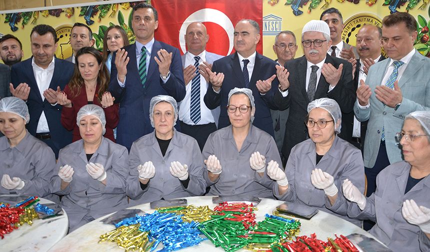 Manisa'da saçılacak 8 ton mesir macunun duası yapıldı