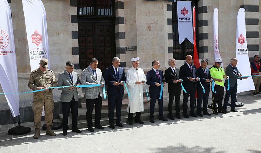 Gaziantep'te onarımı tamamlanan tarihi Kurtuluş Camii'nin açılışı yapıldı