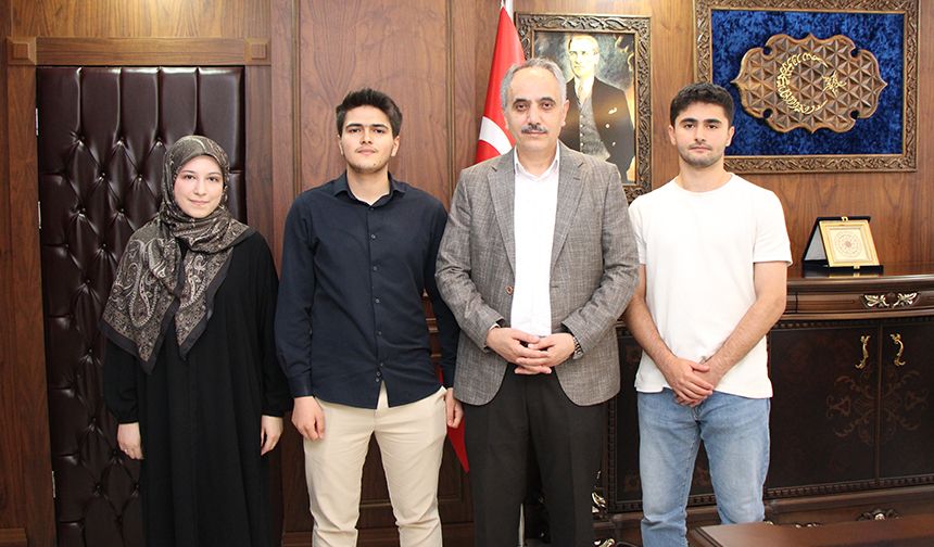 Amasya'da gençler umreyle ödüllendirildi
