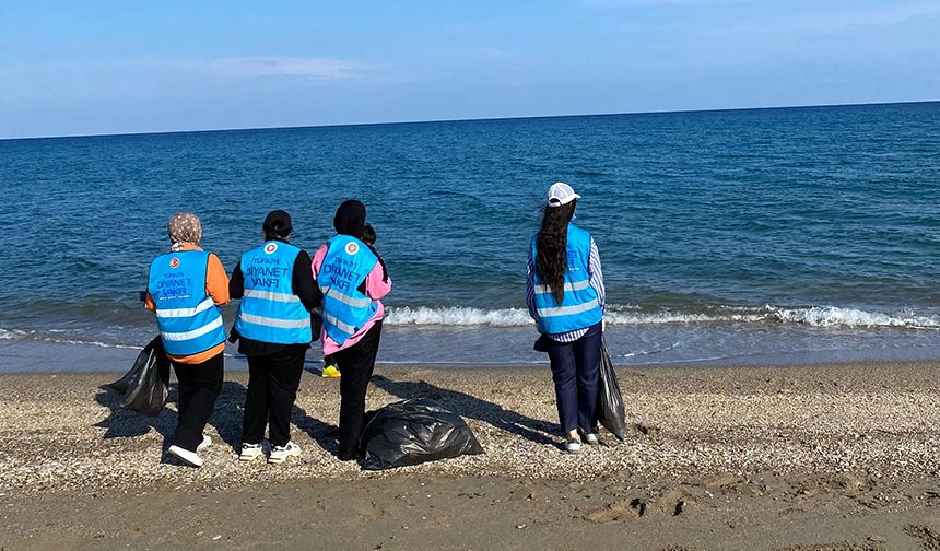 Anamurlu gençler, iyilikle çevreyi güzelleştirdi