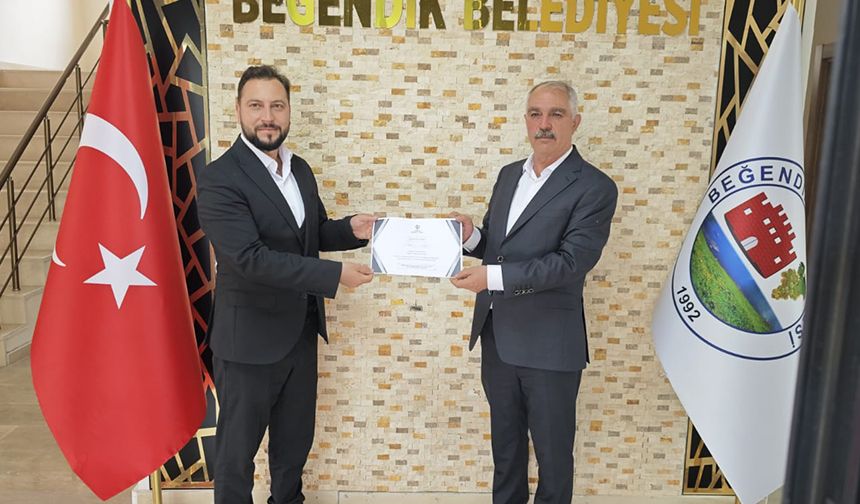 Başkan Özdemir, kurbanını TDV'ye verdi