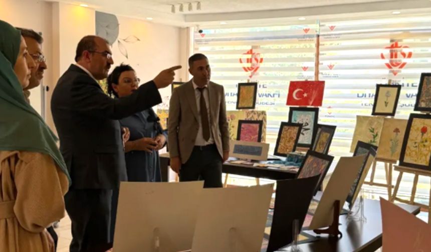 Değirmenaltı Diyanet Gençlik Merkezinde "Ebru Sergisi" açıldı