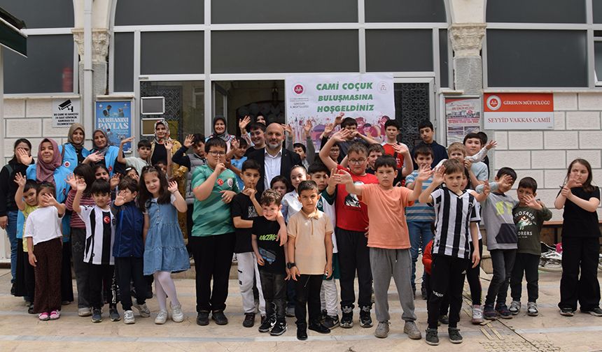 Giresun'da çocuklar camide buluştu