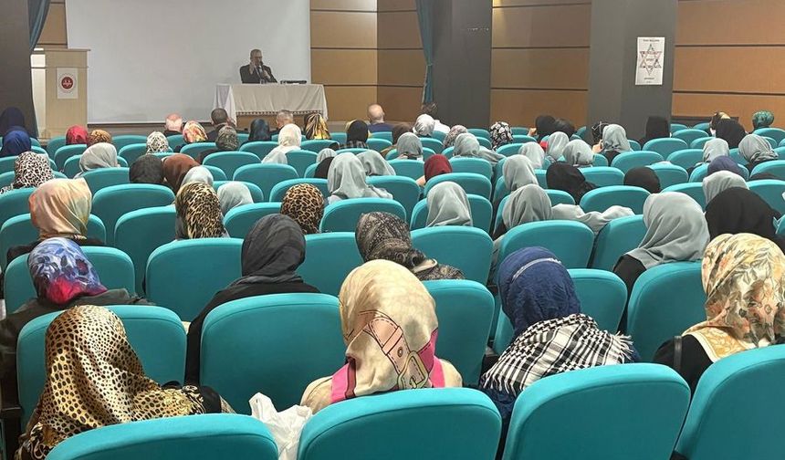 Kadıköy'de "Fıtratın Korunması ve Aile" konferansı