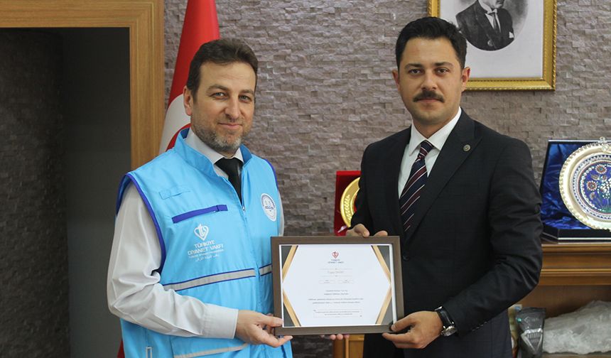 Delice Kaymakamı Cingirt, kurbanını TDV'ye verdi