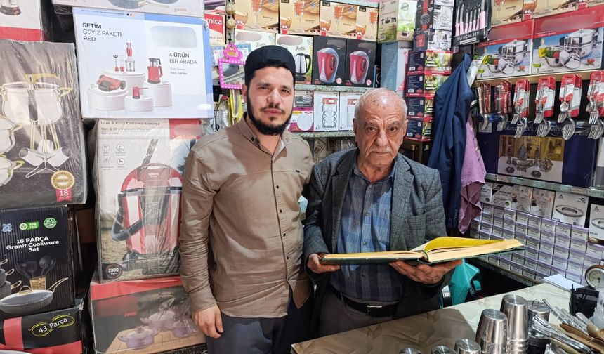 Suruç'ta 75 yaşındaki esnafın Kur'an aşkı