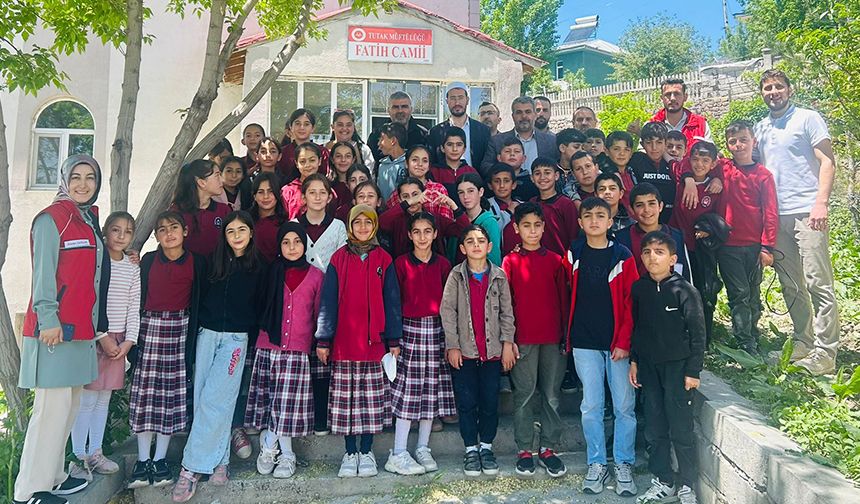 Tutak'ta gençler Çedes etkinliğinde bir araya geldi