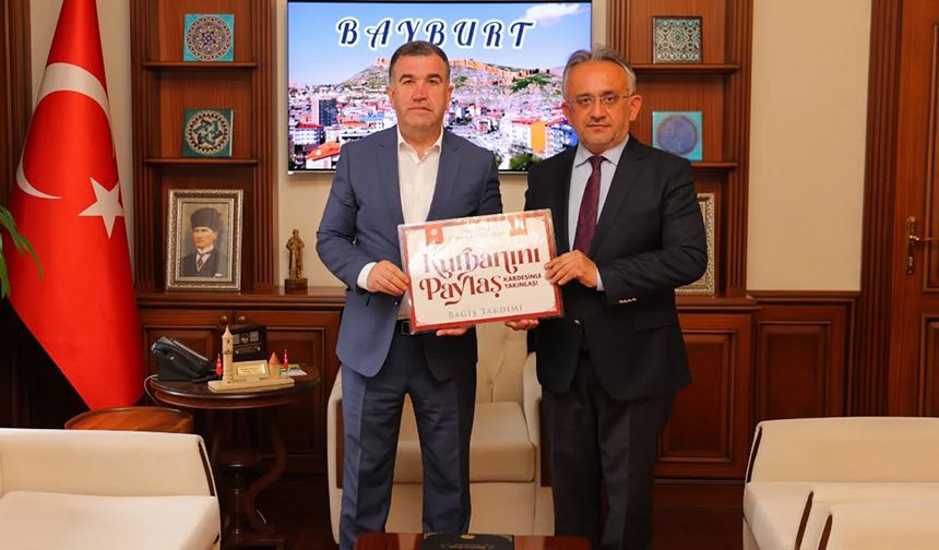 Bayburt Valisi Eldivan, kurbanını TDV’ye emanet etti