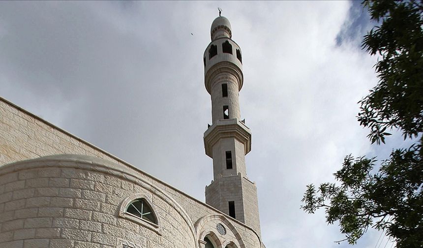 İşgalciler, 3 camiden okunan ezanları susturmak için rapor düzenledi