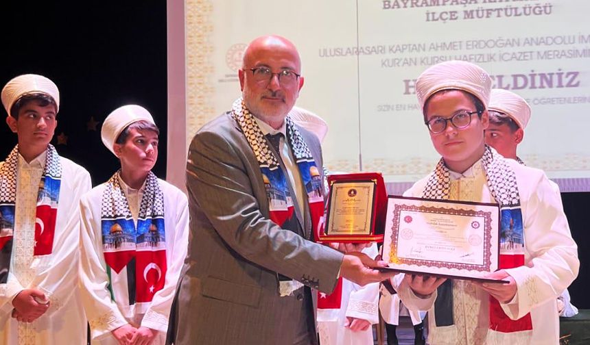 Akademi Başkanı Kaan, Bağcılar'da hafızlara belge verdi