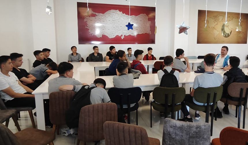 Karaman'da gençler yıl sonu etkinliğinde camilerde buluştu