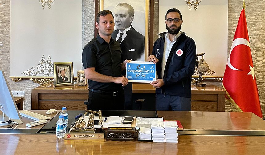 Kozluk Kaymakamı Güngör, kurbanını TDV'ye verdi