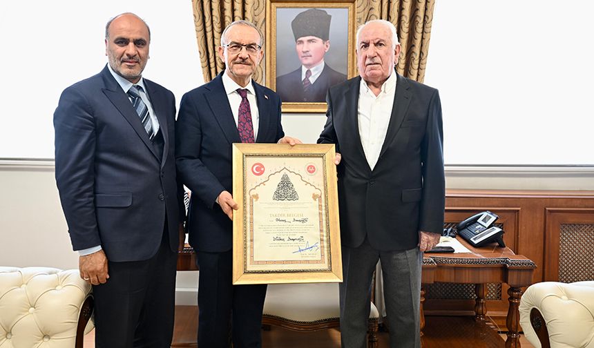 Malatya'da cami yaptıran hayırsevere 'Teşekkür Belgesi'