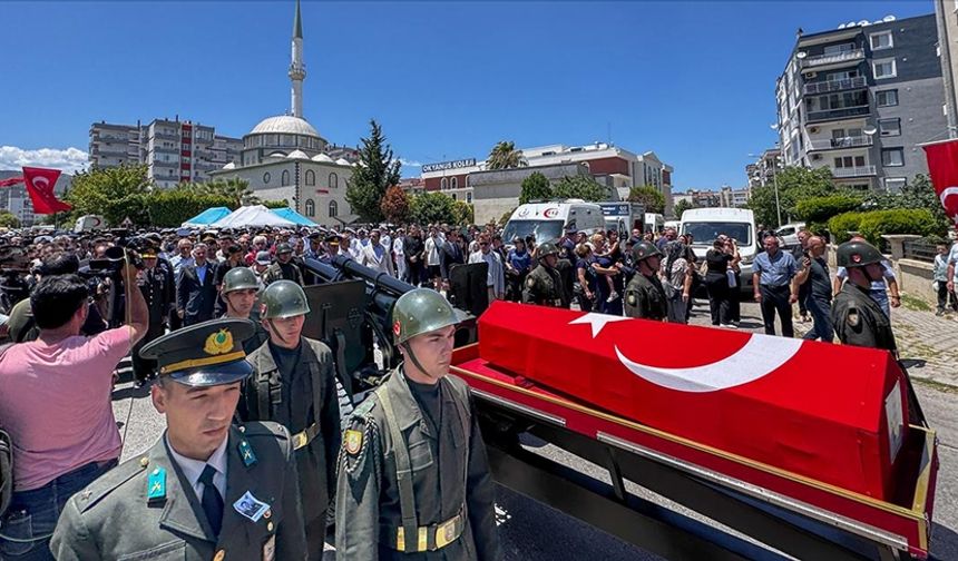 Şehit pilot Maden, İzmir'de son yolculuğuna uğurlandı