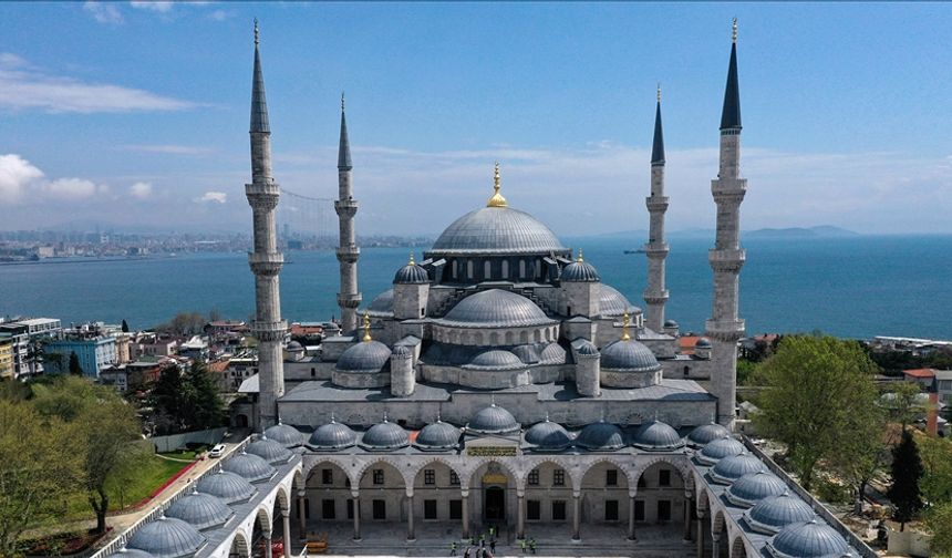 Tarihi yarımadanın incisi "Sultanahmet Camii" yüzyıllardır ihtişamını koruyor