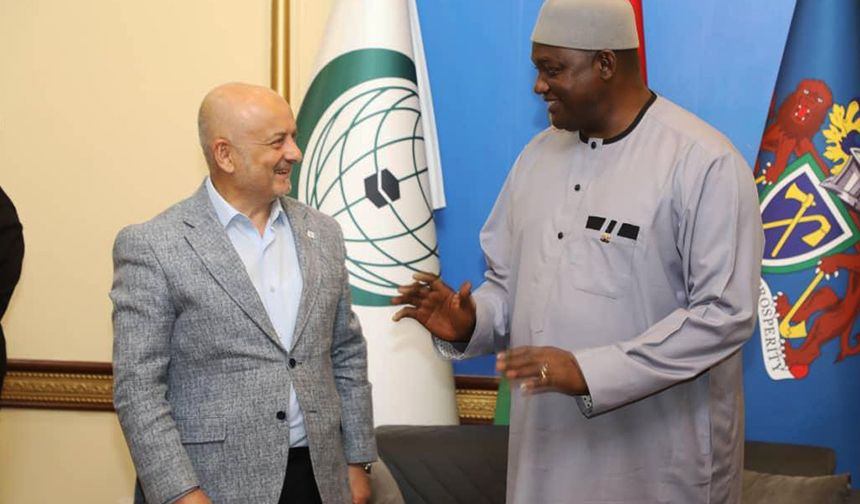 Gambiya Cumhurbaşkanı Barrow Müftü Işıldar'ı kabul etti