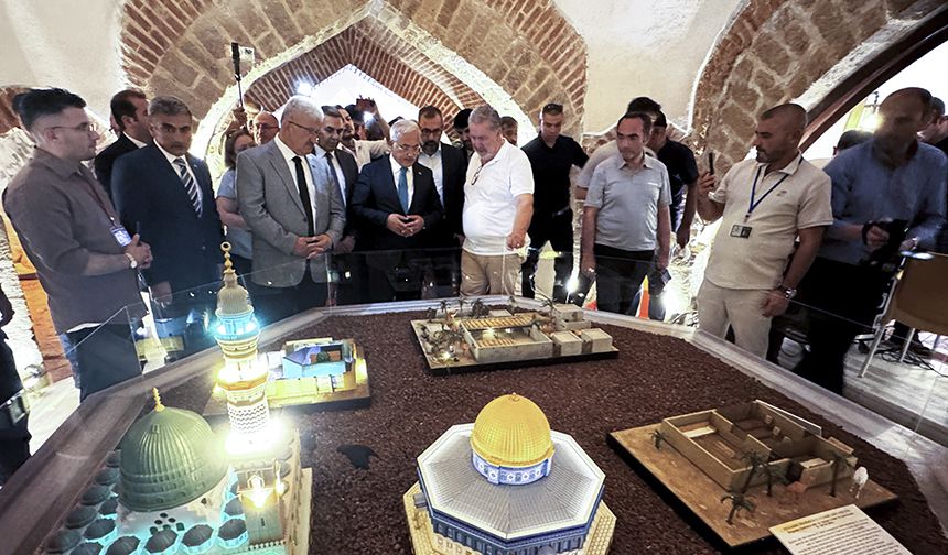 Aksaray'da "Kutsal Emanetler" sergisi ziyarete açıldı