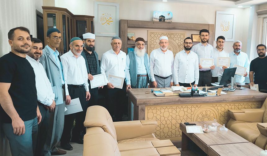 Kozluk'ta başarılı din görevlileri ödüllendirildi
