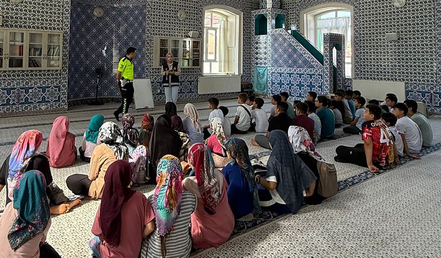 Alacakaya'da Yaz Kur’an Kursu öğrencilerine trafik eğitimi