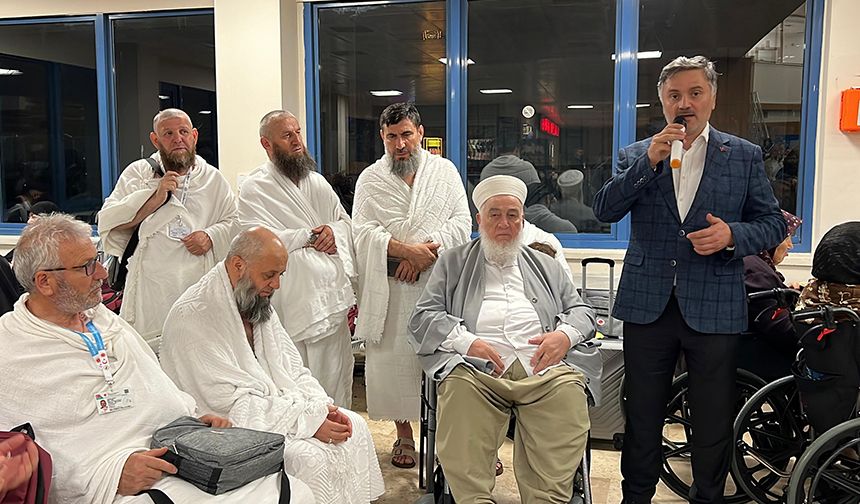 Ortahisar'da umreciler dualarla uğurlandı