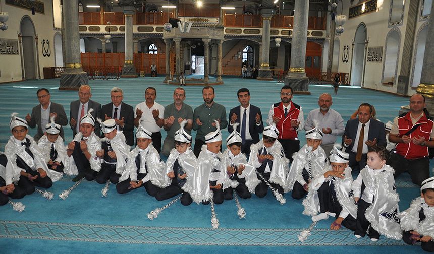 Kütahya Ulu Camii'nde geleneksel sünnet mevlidi okundu