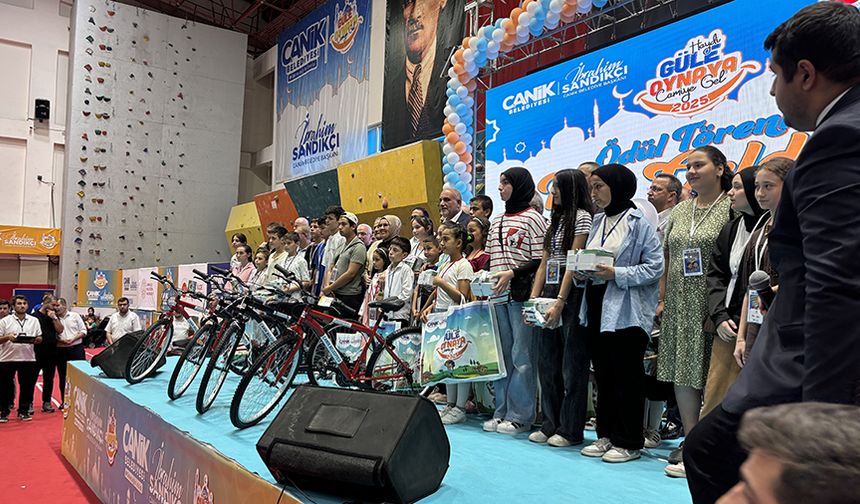 Canik'te 4 bin çocuk ve genç ödüllendirildi