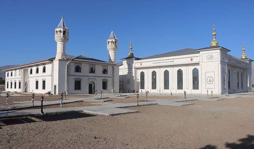 Erzincan'da hayırseverlerin desteğiyle inşa edilen "Terzibaba Külliyesi" hizmete açılıyor