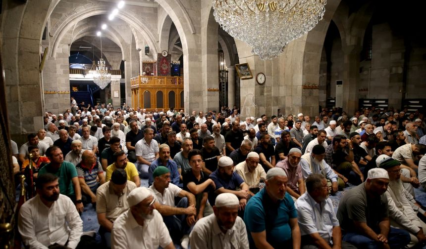 Kayseri'de gurbetçiler tarihi camide sabah namazında buluştu