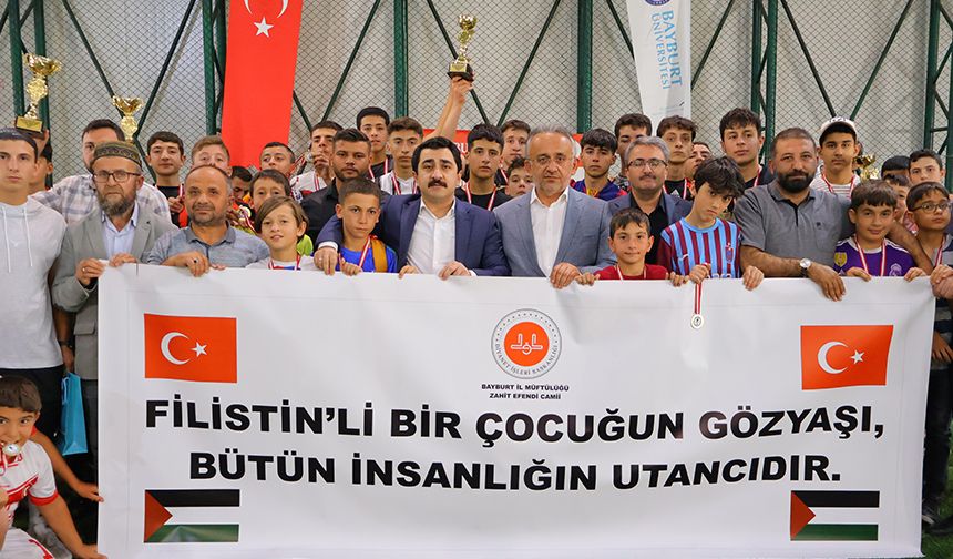 Futbol Turnuvası'nda Filistinli masum çocuklar unutulmadı