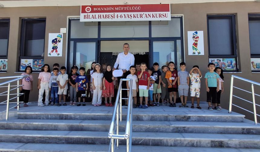 Bolvadin'de minikler yetimler için bir araya geldi