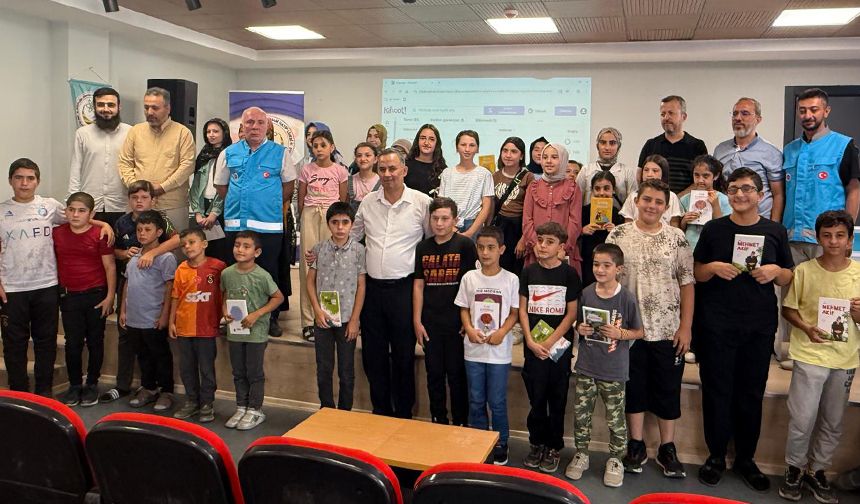 Bolvadin'de Yaz Kur’an Kursu öğrencileri bilgi yarışmasında ter döktü