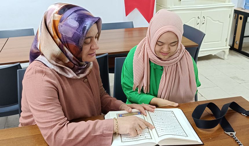Down Sendromlu Şevval'in Kur’an-ı Kerim sevinci