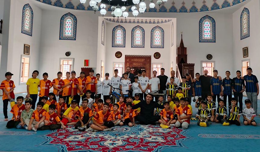 Tatvan'da Yaz Kur'an Kursu bilgi yarışmasında ödüller verildi