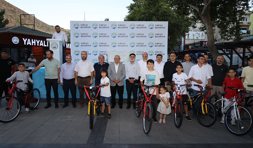 Yahyalı'da "Haydi Arkadaşlar Camiye Yarışması"nın ödülleri verildi