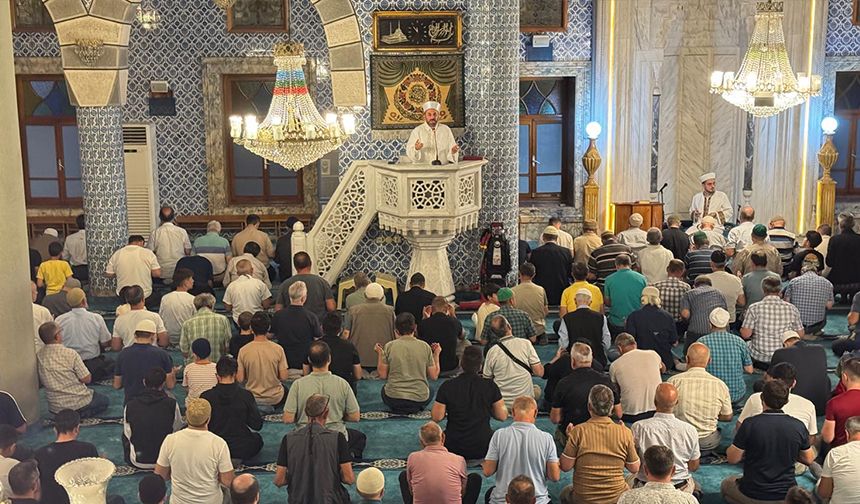 Rize’de Mevlid Gecesi dualarla idrak edildi