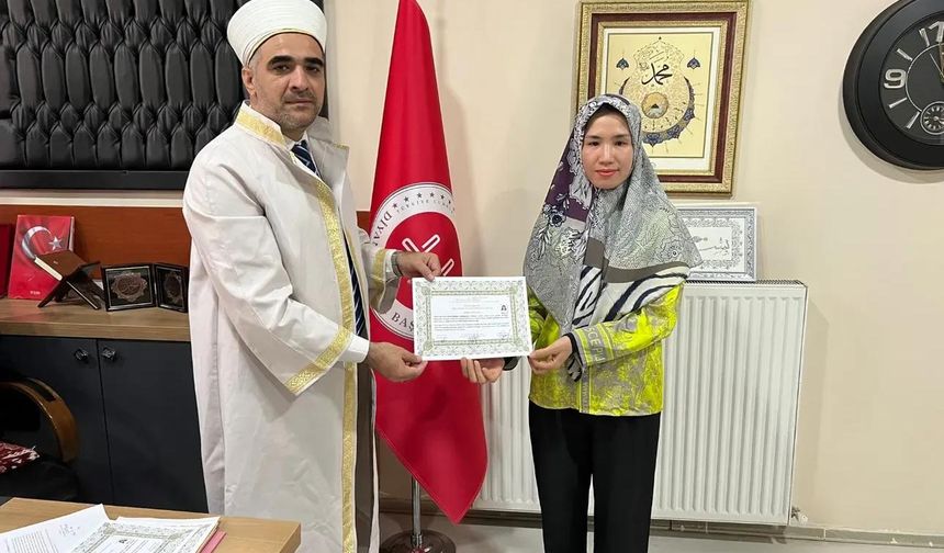 Vietnamlı kadın Hakkari'de Müslüman oldu