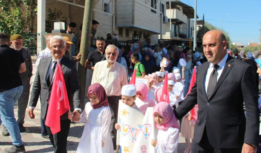 Akhisar'da minikler "Amin Alayı" ile yürüdü