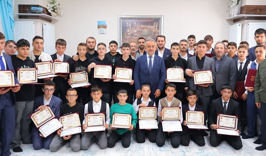 Bayburt'ta 55 Hafız belge aldı