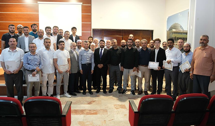 Erzincan'da başarılı din görevlileri ödüllendirildi