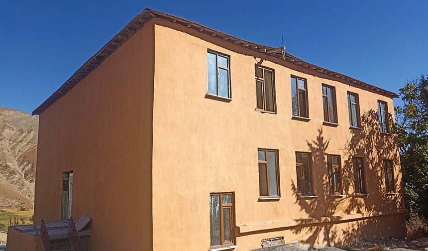 Hakkari Kaymaklı Köyü Camii'nin inşası sürüyor